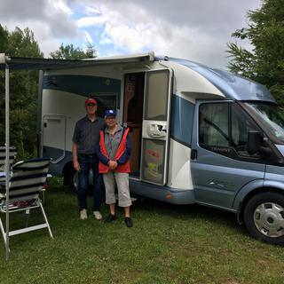 Alessandro Ichino et son épouse voyagent en camping-car depuis plus de 50 ans [RTS - Delphine Gendre]