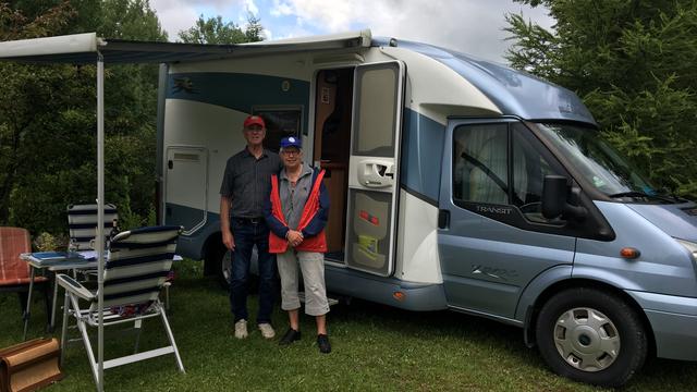 Alessandro Ichino et son épouse voyagent en camping-car depuis plus de 50 ans [RTS - Delphine Gendre]