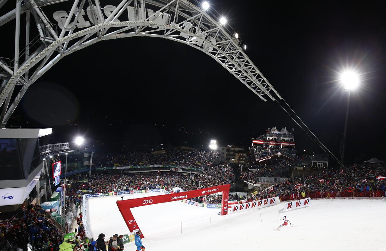 L'aire d'arrivée à Schladming où plus de 40'000 spectateurs se sont amassés. [KEYSTONE - ERWIN SCHERIAU]