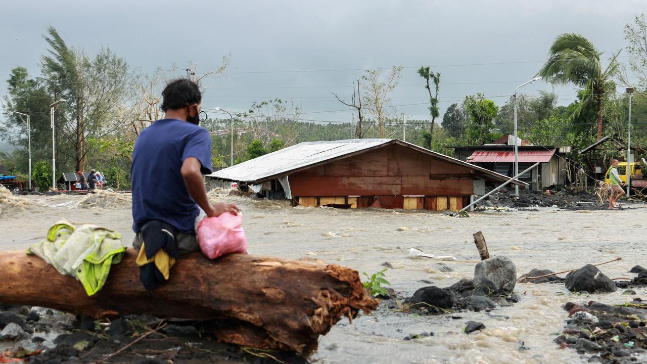 Le typhon Goni balaie les Philippines, 400'000 évacuations ordonnées et déjà plusieurs morts. [Reuters - Nino N. Luce]