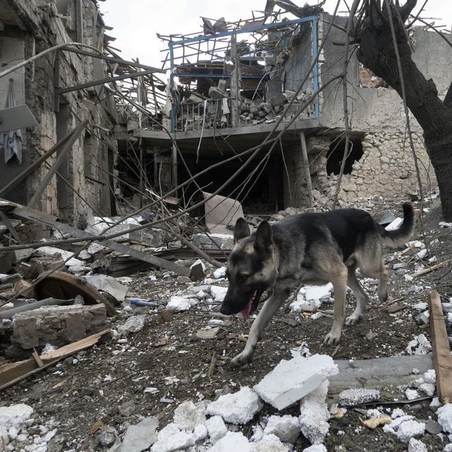 Les ruines d'une maison à Stepanakert, dans le Haut-Karabakh. [Keystone - AP]