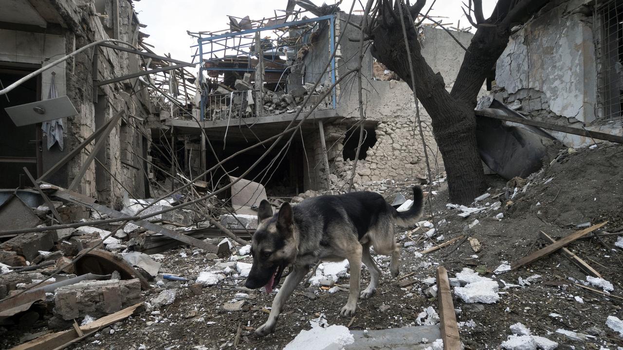 Les ruines d'une maison à Stepanakert, dans le Haut-Karabakh. [Keystone - AP]