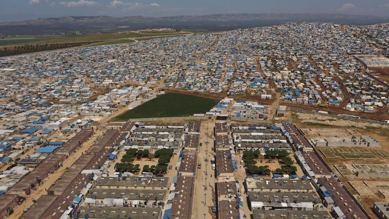 Un vaste camp de réfugiés dans le nord de la Syrie, dans la province d'Idlib près de la frontière turque, le 19 avril 2020. [AP/Keystone - Ghaith Alsayed]