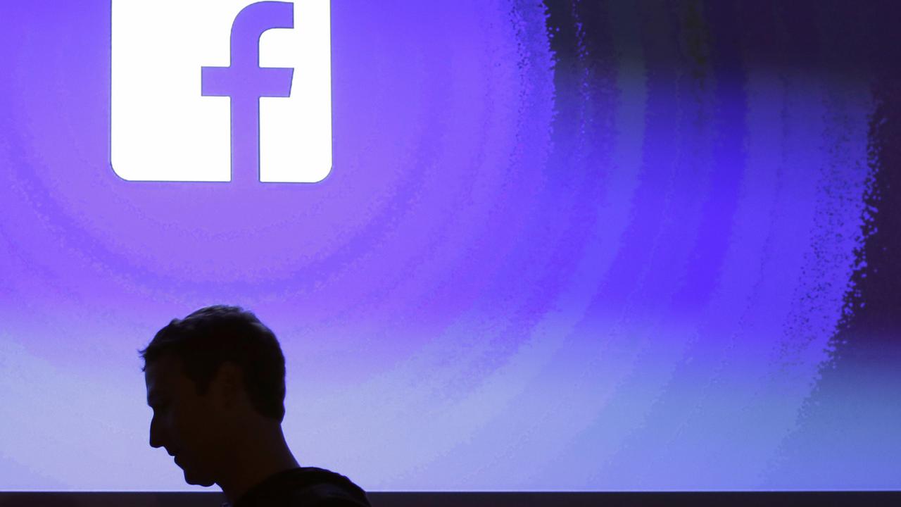 Sous pression, Facebook durcit sa politique de modération des contenus [Keystone/AP - Marcio Jose Sanchez]