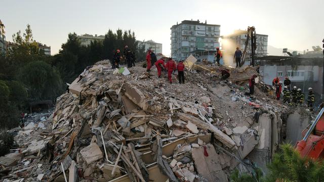 Un fort séisme en Turquie et dans les îles grecques fait une vingtaine de morts. [Reuters - Murad Sezer]