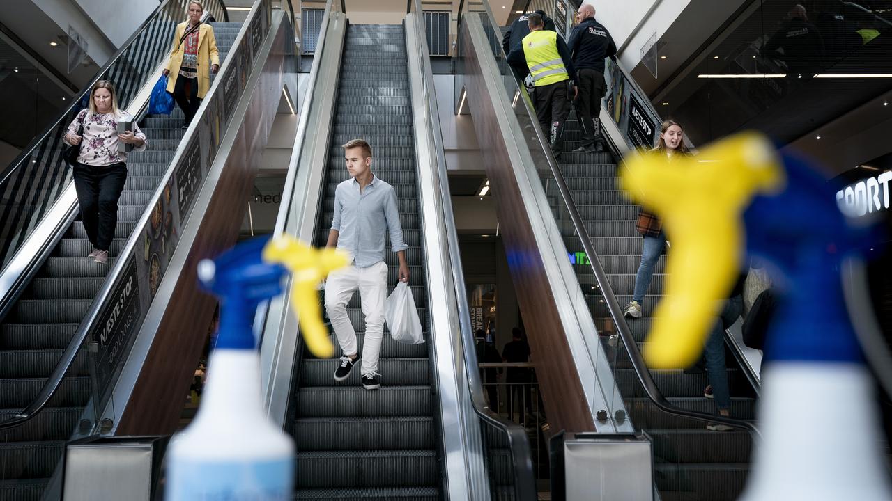 The first customers return to Field's Shopping Center, in Copenhagen, Denmark, after the lockdown to prevent the spread of coronavirus disease (COVID-19), Monday May 11, 2020. Department stores, shopping centers and other retailers is allowed to open Monday as the second phase of the reopening of Denmark takes effect. (Liselotte Sabroa/Ritzau Scanpix via AP) [Keystone/AP - Liselotte Sabroa]