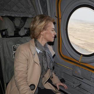 Ursula von der Leyen, présidente de la Commission européenne, en Grèce pour montrer le soutien de l'UE. [AP/ Keystone - Dimitris Papamitsos]