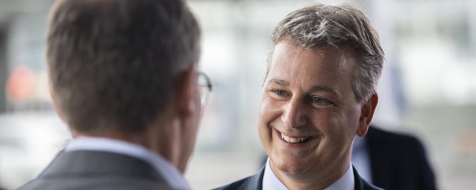 Marco Chiesa à son arrivée à l'assemblée des délégués de l'UDC samedi à Brugg Windisch (AG). [Keystone - Ennio Leanza]