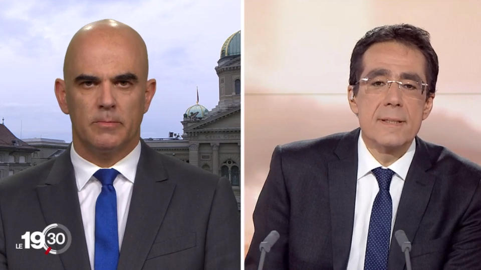 Alain Berset interviewé par Darius Rochebin, le 19 avril 2020. [RTS]