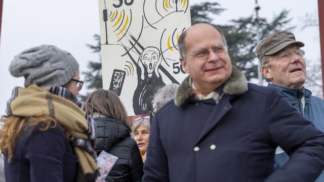 Le député genevois Bertrand Buchs (PDC) à la manifestation contre la 5G, le 25 janvier 2020 à Genève. [Keystone - Martial Trezzini]