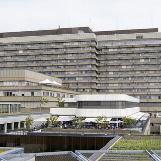 Le bâtiment principal du Centre hospitalier universitaire vaudois (CHUV), à Lausanne. [Keystone - Jean-Christophe Bott]