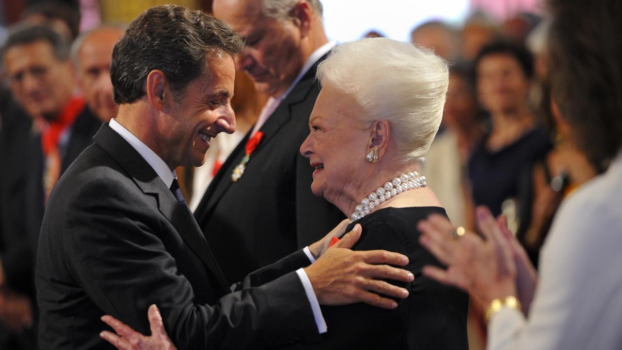 L'actrice Olivia de Havilland avait reçu la Légion d'Honneur des mains du président Nicolas Sarkozy. [Reuters - Philippe Wojazer]