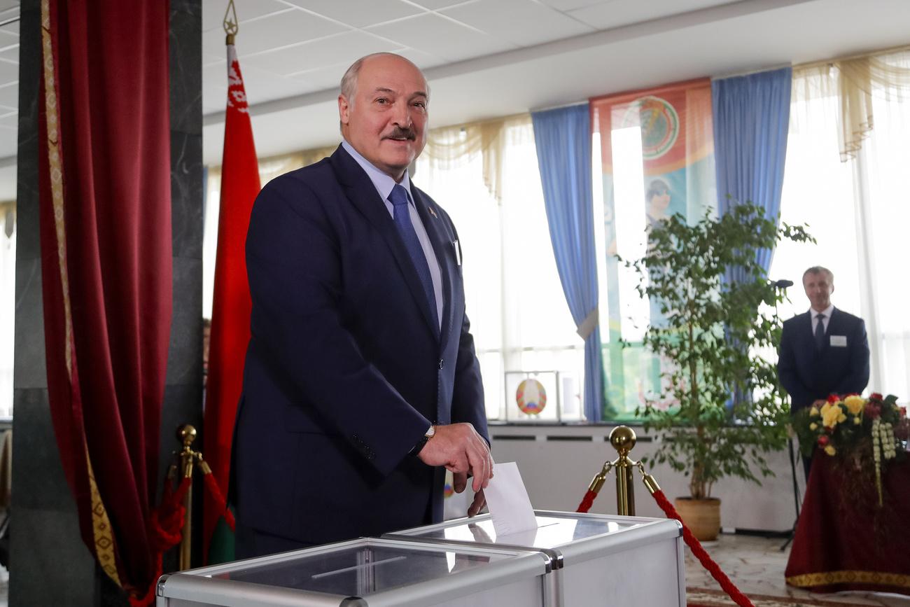Alexandre Loukachenko a été réélu à la présidence de la Biélorussie [Keystone/AP - Sergei Grits]