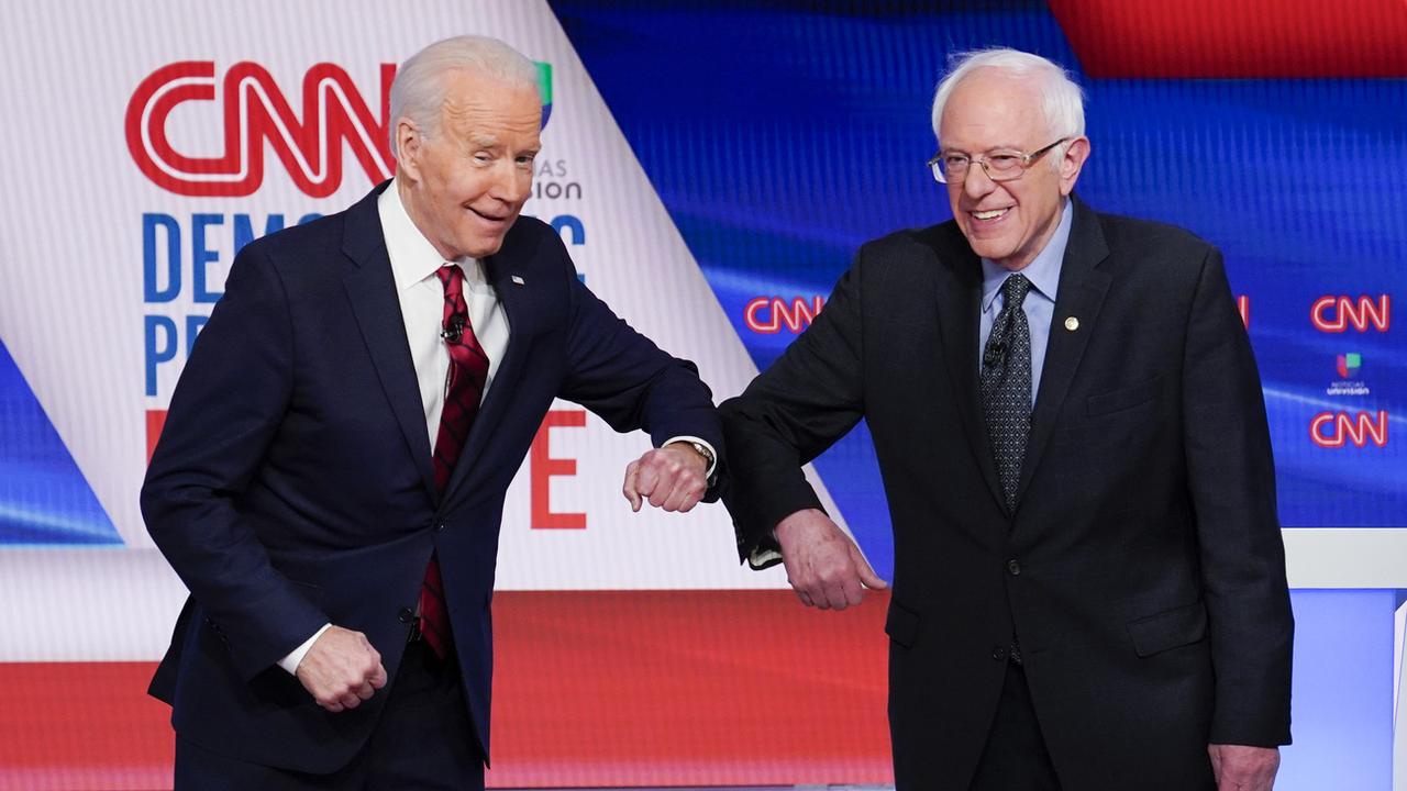 Les deux candidats à l'investiture démocrate lors du débat télévisé, dimanche 15.03.2020. [Keystone - Evan Vucci]