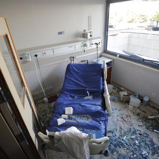 Un hôpital de Beyrouth détruit par l'explosion le 5 août 2020. [Keystone - AP Photo/Hassan Ammar]