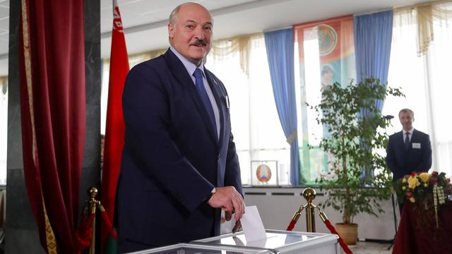 Le président biélorusse Alexander Lukashenko lors de l'élection présidentielle, le 9 août 2020. [Keystone - AP Photo/Sergei Grits]