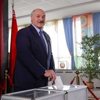 Le président biélorusse Alexander Lukashenko lors de l'élection présidentielle, le 9 août 2020. [Keystone - AP Photo/Sergei Grits]