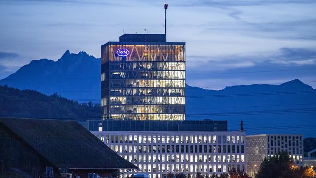 Le siège de Roche Diagnostics International AG à Rotkreuz (ZG). [Keystone - Urs Flueeler]