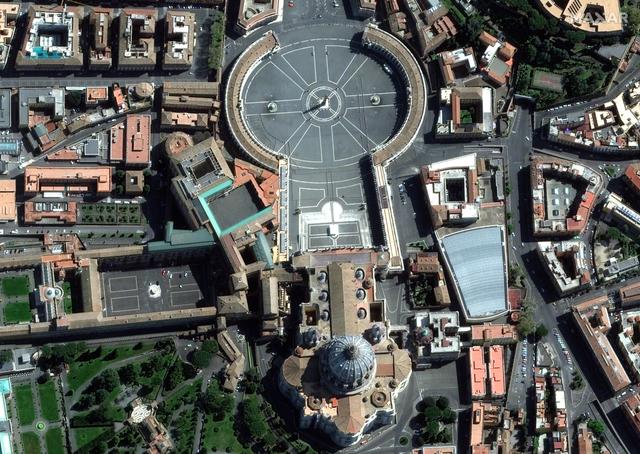 La place Saint-Pierre sera vide lors de la messe de Pâques. Photo satellite prise le 5 avril 2020. [Maxar Technologies via AP - Image satellite Maxar Technologies via AP]