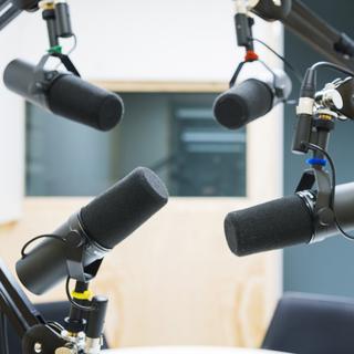 Les radios de Lagardère News (Europe 1, Virgin, RFM), du groupe M6 (RTL, Fun Radio), de Radio France et des Indés Radios (radios indépendantes) lancent une société commune pour proposer ensemble une nouvelle plateforme d'écoute destinée aux appareils numériques. [Keystone - Goran Basic]