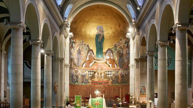 L'intérieur de la Basilique Notre Dame, à Lausanne. [@gindroz]