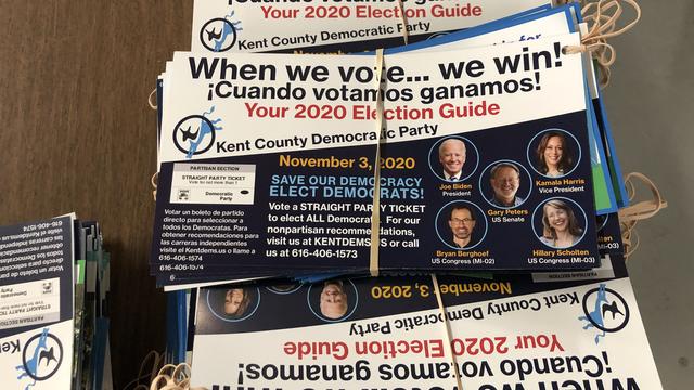 Des flyers soutenant les Démocrates dans le Kent County, au Michigan. [RTS - Raphaël Grand]