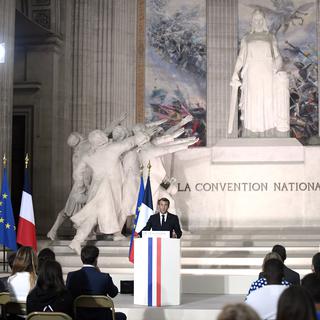 La France fête les 150 ans d’une république fragile et précaire selon Emmanuel Macron. [EPA via Keystone - Julien de Rosa]