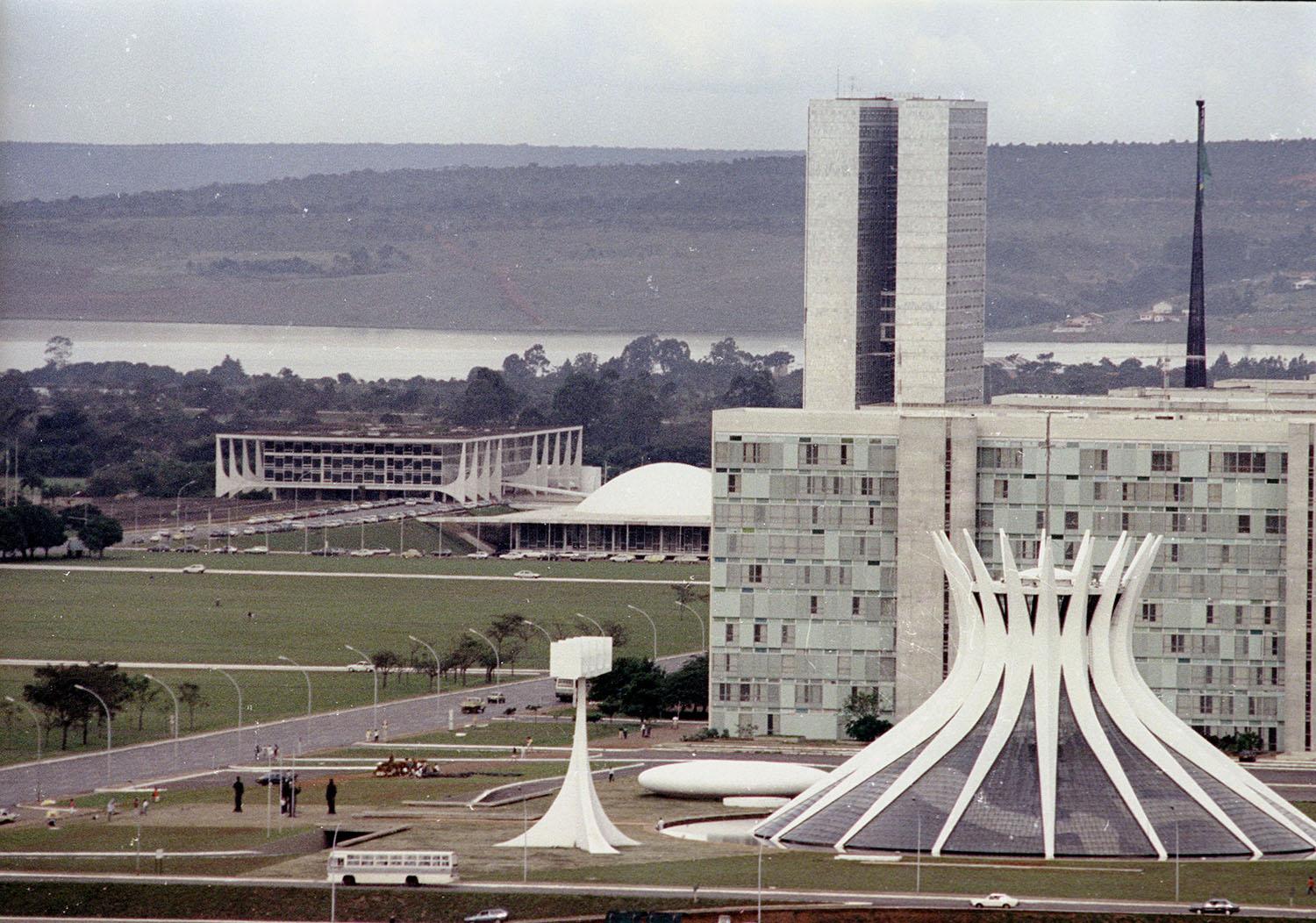 Les bâtiments des autorités et la cathédrale photographiés le 19.04.1960. [Reuters - Gregg Newton]
