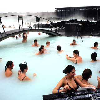 Les bains font partie de l'ADN des Islandais. [Hemis/AFP - Romain]