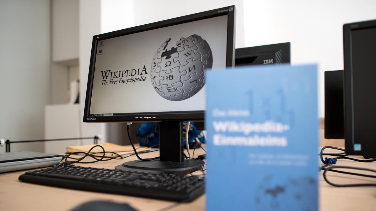 Wikipedia lance régulièrement des collectes de fonds pour financer sa mise en ligne [Keystone/DPA - Sven Hoppe]