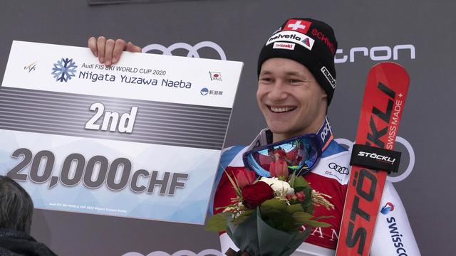 Marco Odermatt décroche la deuxième place au slalom géant de Naeba. [EPA/Keystone - Kimimasa Mayama]