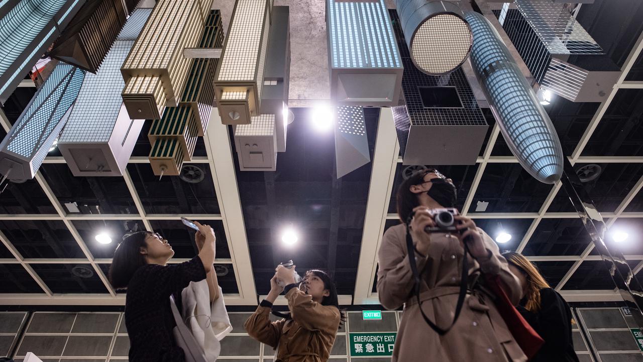 Des visiteurs de la précédente édition de Art Basel Hong Kong, le 29 mars 2019. [AFP - Philip FONG]