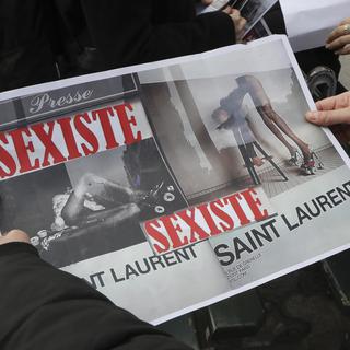 Sexisme dans une publicité de la marque Yves Saint-Laurent datant de 2017. [AFP - Jacques Demarthon]