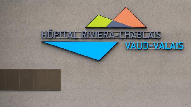 Le logo de l'hôpital Riviera-Chablais. [Keystone - Jean-Christophe Bott]