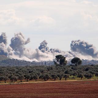 Bombardement sur un village proche d'Idleb, dans le nord-ouest de la Syrie, dimanche 01.03.2020. [AFP - Ibrahim Yasouf]