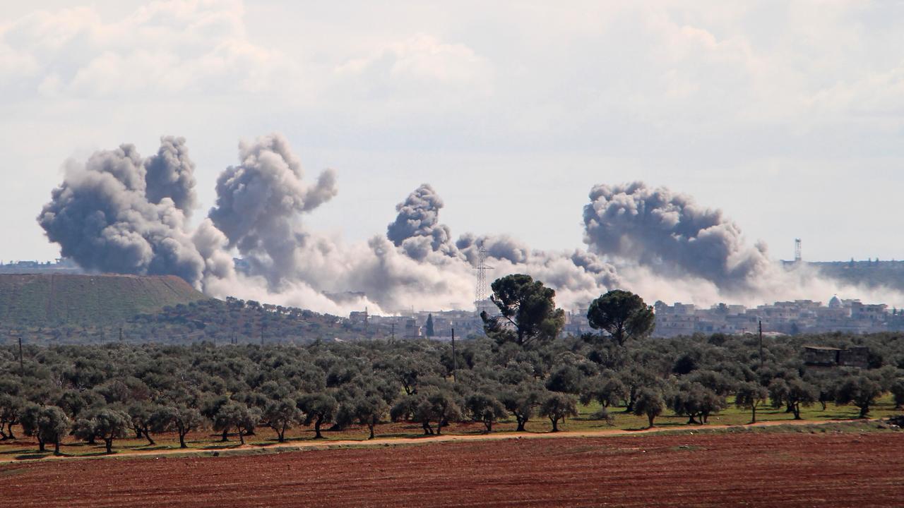 Bombardement sur un village proche d'Idleb, dans le nord-ouest de la Syrie, dimanche 01.03.2020. [AFP - Ibrahim Yasouf]