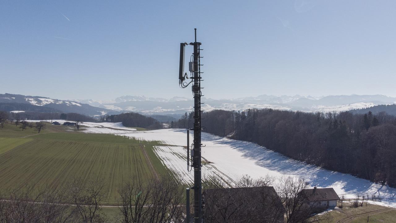 Une antenne 5G dans le canton de Zurich. [Keystone - Christian Beutler]