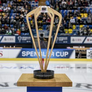 Le trophée de la Coupe Spengler ne sera pas remis cette année (image d'illustration). [Mélanie Duchene]