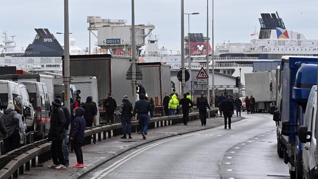 Le port de Douvres a rouvert ses portes, mercredi, créant des embouteillages. [JUSTIN TALLIS / AFP]