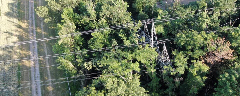 Le pylône électrique saboté le 26 juin 2020 à Gland (VD). [Police cantonale vaudoise]