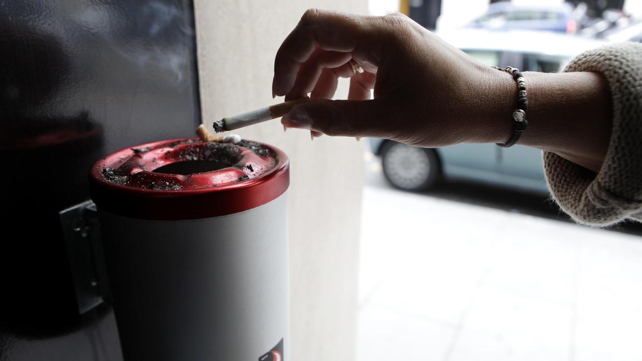 La Suisse est le mauvais élève de l'Europe dans la lutte contre le tabagisme des jeunes. [Keystone - Salvatore Di Nolfi]