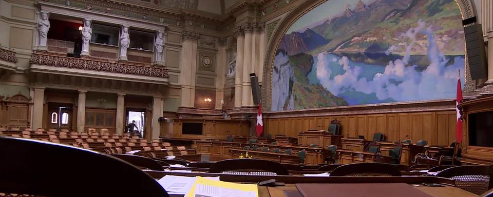 Les deux bureaux du Parlement ont annoncé une semaine de séance extraordinaire dès le 4 mai à Bernexpo. [RTS]