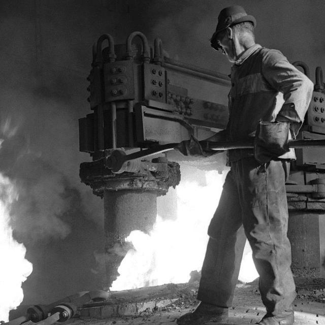 Aciérie "Von Roll", à Gerlafingen dans le canton de Soleure, en 1953. [KEYSTONE/PHOTOPRESS-ARCHIV/Str]