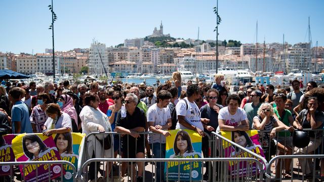 Un groupe de personnes venu acclamer la nouvelle maire de Marseille, élue le 4 juillet [AFP - Clément Mahoudeau]