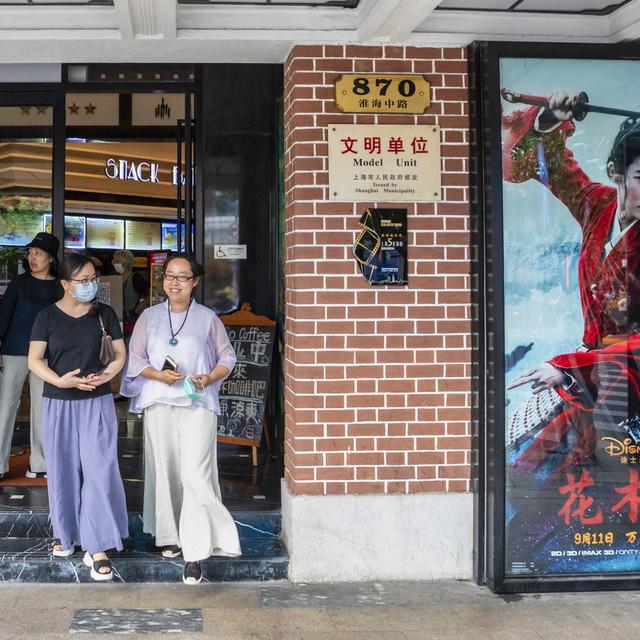 Le film "Mulan" est sorti vendredi dans les salles obscures chinoises. [Keystone - EPA/ALEX PLAVEVSKI]