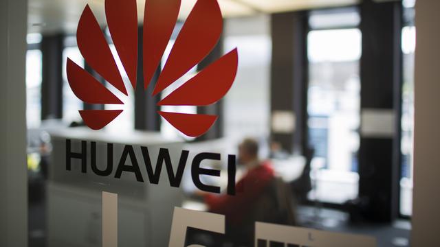 Huawei est écarté officiellement pour des questions sécuritaires au Royaume-Uni. [keystone - Gaëtan Bally]