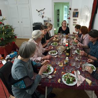 Image d'illustration: Noël dans une famille bernoise en 2011. [Keystone - Lukas Lehmann]