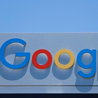 Le logo de Google photographié sur l'un des complexes de l'entreprise à Irvine, Californie. [Reuters - Mike Blake]