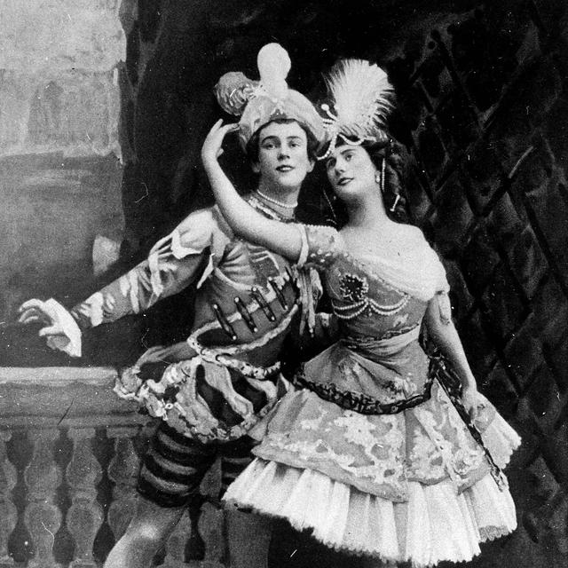 Vaslav Nijinski et Anna Pavlova, dans "Le Pavillon d'Armide". première saison des ballets russes. Paris, 1909. [Roger-Viollet via AFP]