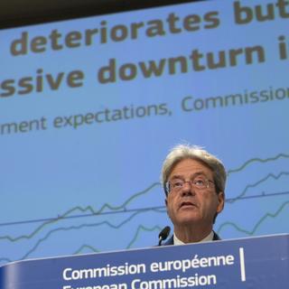 Le commissaire européen à l'Economie Paolo Gentiloni lors de la présentation des prévisions de croissance à Bruxelles. [AFP/Pool - Virginia Mayo]